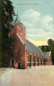 14967 Gezicht op de linker- en achtergevel van de Nederlands-Hervormde kerk (Kerkplein 1) te Vreeland. N.B. De gemeente ...